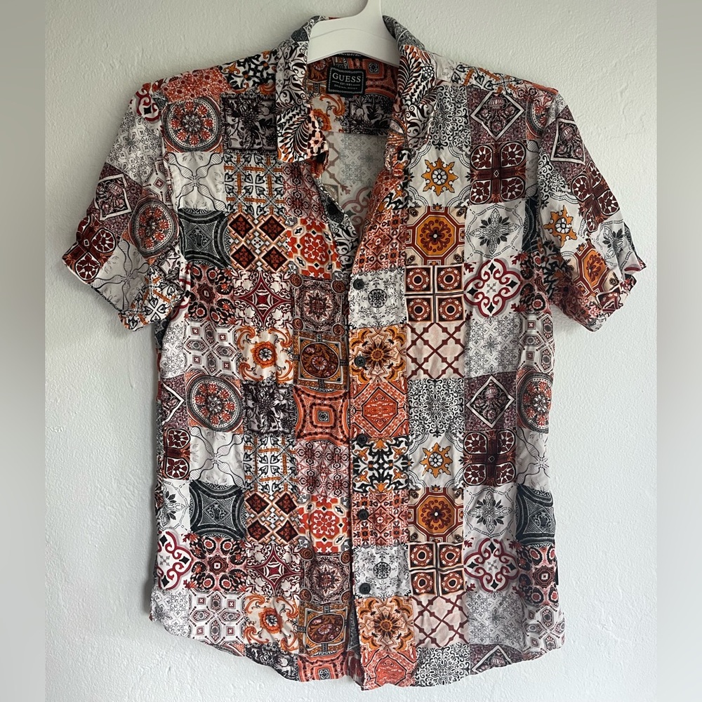 GUESS Men’s Slim Fit Button Up